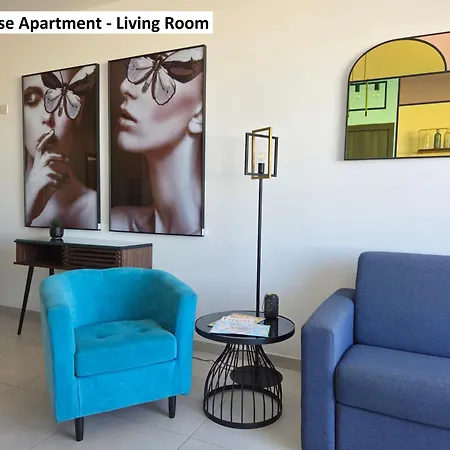 Blue Sky Apartment *