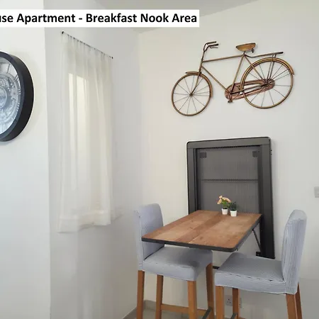 Blue Sky Apartment *
